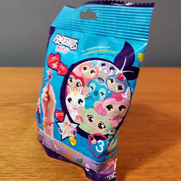 Fingerlings Minis Series 1 Blind Bag - Picture 2 of 3